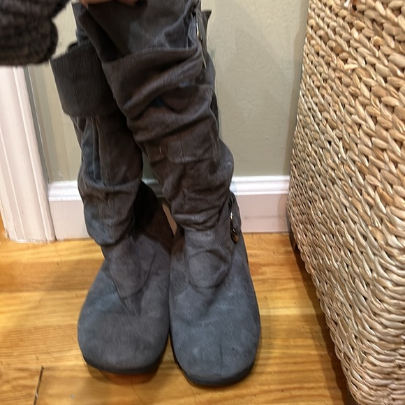 Max Collection grey slouchy boot. Size 9. - Picture 3 of 7